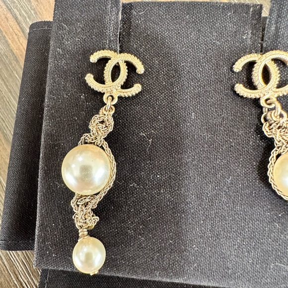 Chanel dangling earrings - Picture 7 of 12